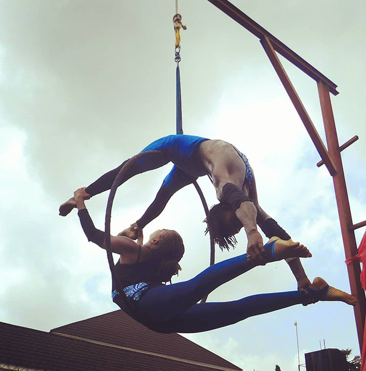 543_ j4 entertainment_circus _ aerial hoop (4)