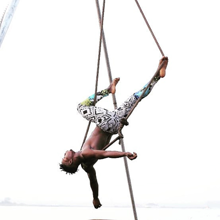 543_j4 entertainment_circus_trapeze (2)