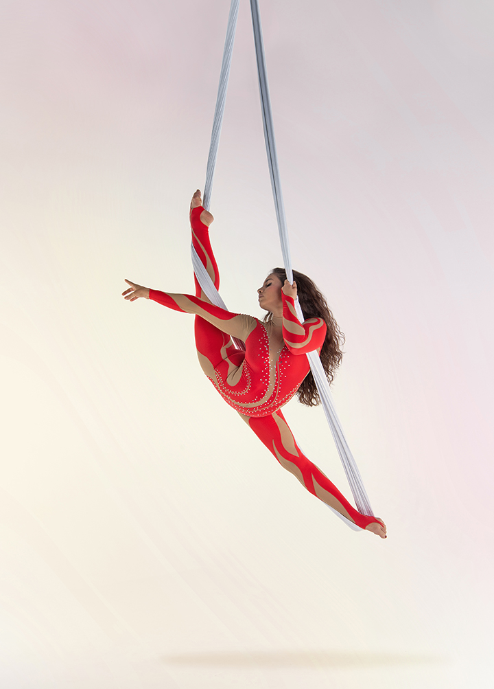 636 _ j4 entertainment _ circus _ aerial silk (3)
